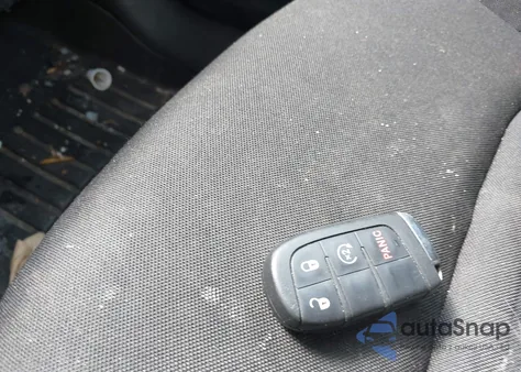 2018 Jeep Renegade Latitude 4X4 из США, поврежденный, VIN ZACCJBBB5JPJ05601